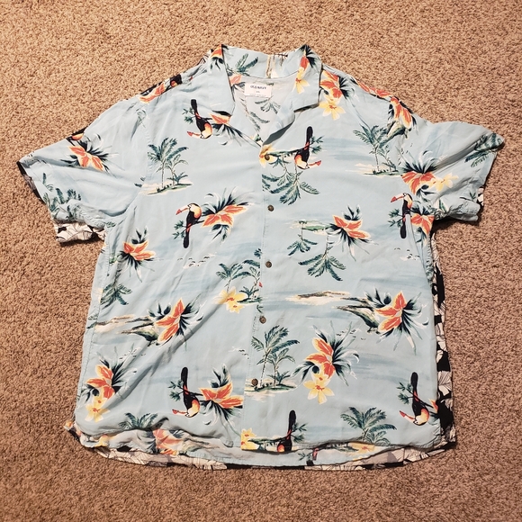 Two Old Navy Hawaiian Shirts Size XXL Floral 100% Rayon Soft Beach Wear - Picture 8 of 10